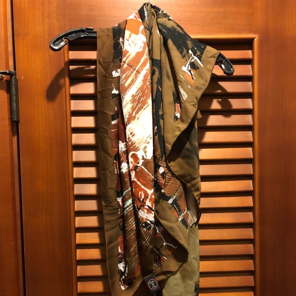 Made of Me Square Scarf Lg Tan/Brown/Blue NWT - Picture 1 of 6